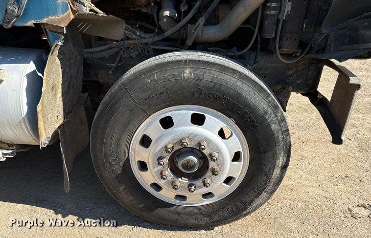 image for item DZ4077 1997 Volvo Autocar semi truck