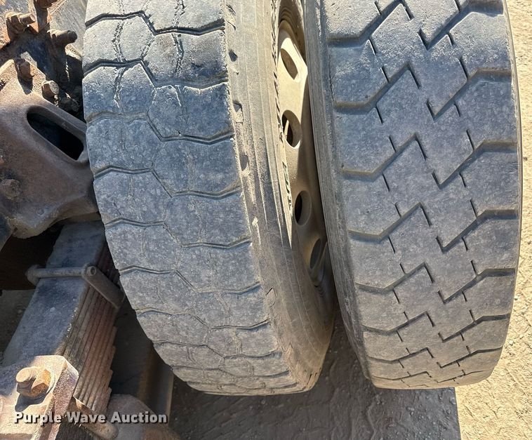 image for item DZ4077 1997 Volvo Autocar semi truck