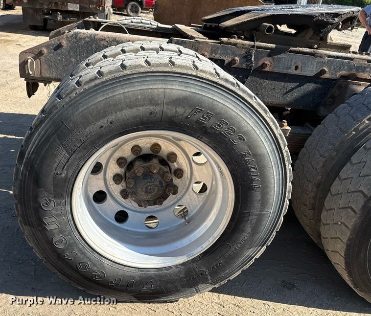 image for item DZ4077 1997 Volvo Autocar semi truck