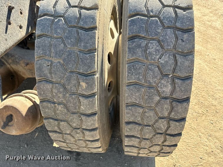 image for item DZ4077 1997 Volvo Autocar semi truck