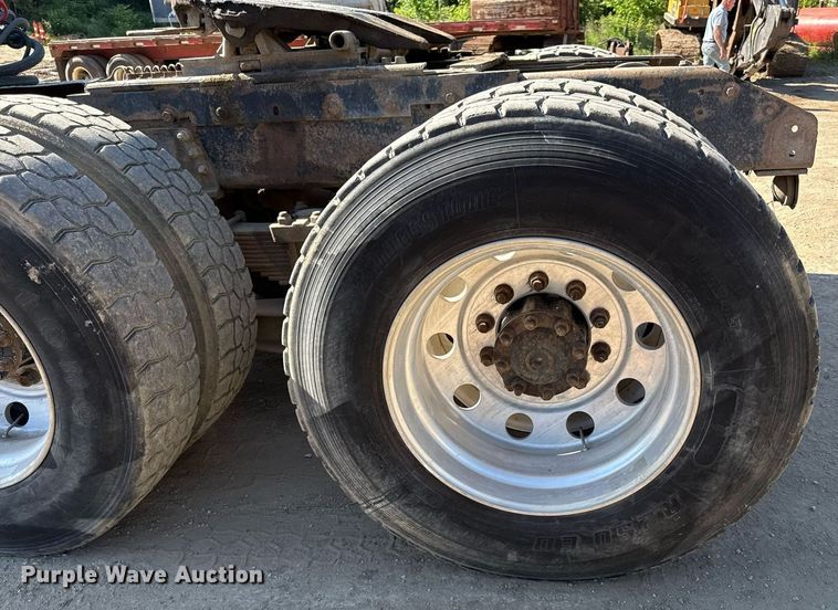 image for item DZ4077 1997 Volvo Autocar semi truck