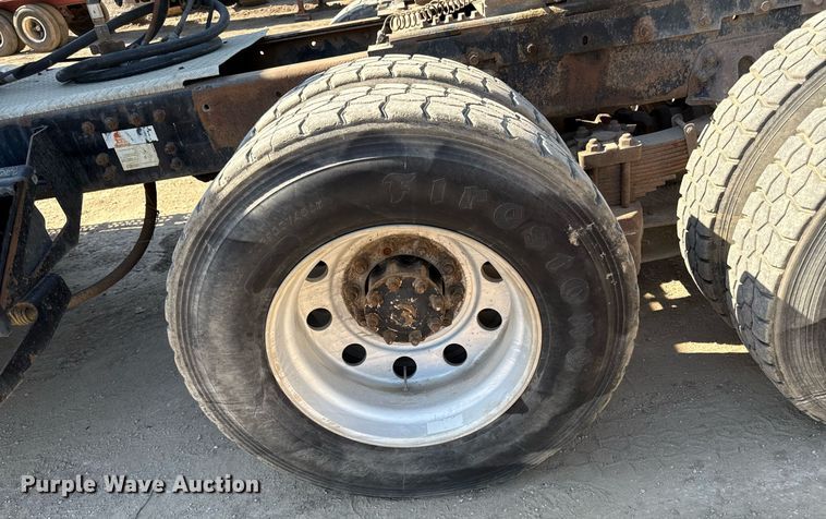 image for item DZ4077 1997 Volvo Autocar semi truck