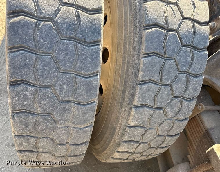 image for item DZ4077 1997 Volvo Autocar semi truck