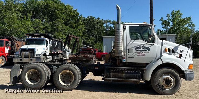 image for item DZ4079 2003 Sterling A9500 semi truck