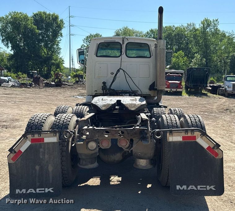 image for item DZ4079 2003 Sterling A9500 semi truck