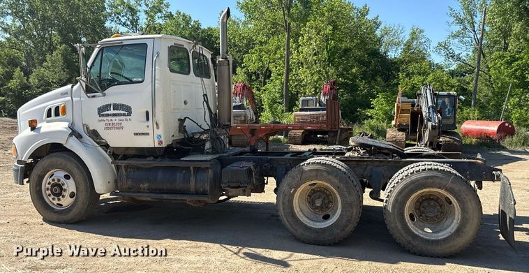 image for item DZ4079 2003 Sterling A9500 semi truck