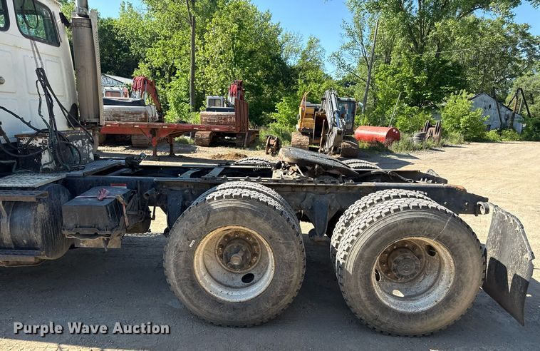 image for item DZ4079 2003 Sterling A9500 semi truck