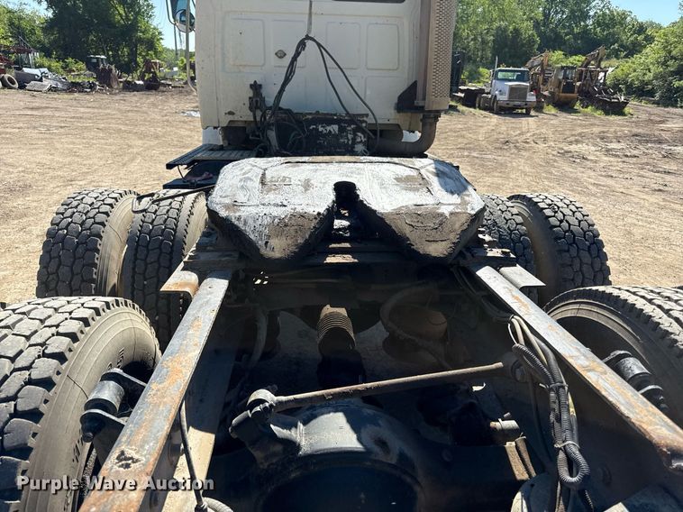 image for item DZ4079 2003 Sterling A9500 semi truck