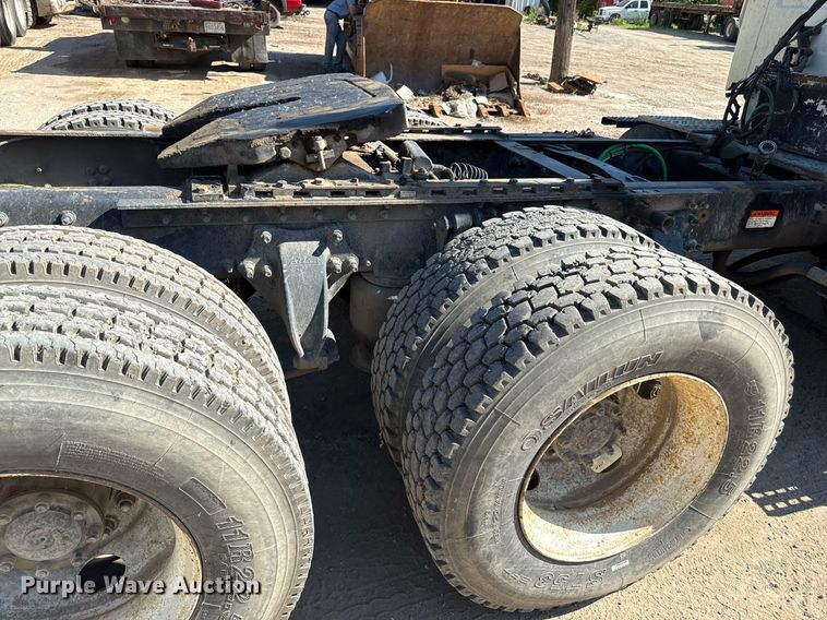 image for item DZ4079 2003 Sterling A9500 semi truck