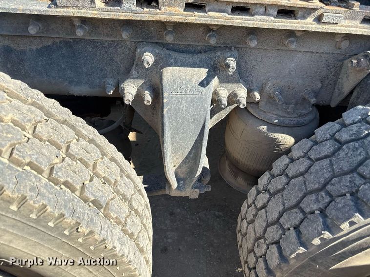 image for item DZ4079 2003 Sterling A9500 semi truck