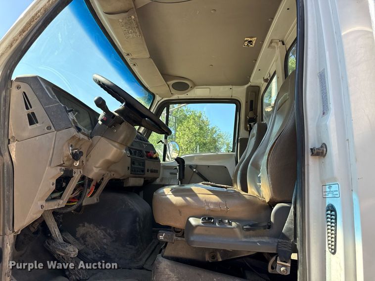 image for item DZ4079 2003 Sterling A9500 semi truck