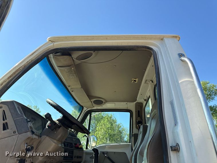 image for item DZ4079 2003 Sterling A9500 semi truck