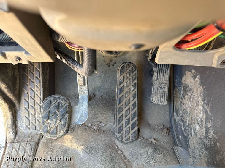 image for item DZ4079 2003 Sterling A9500 semi truck