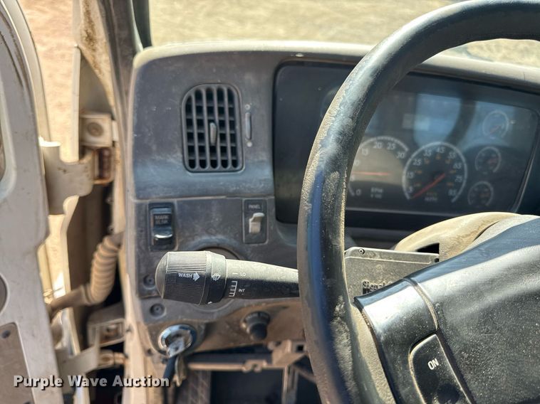 image for item DZ4079 2003 Sterling A9500 semi truck