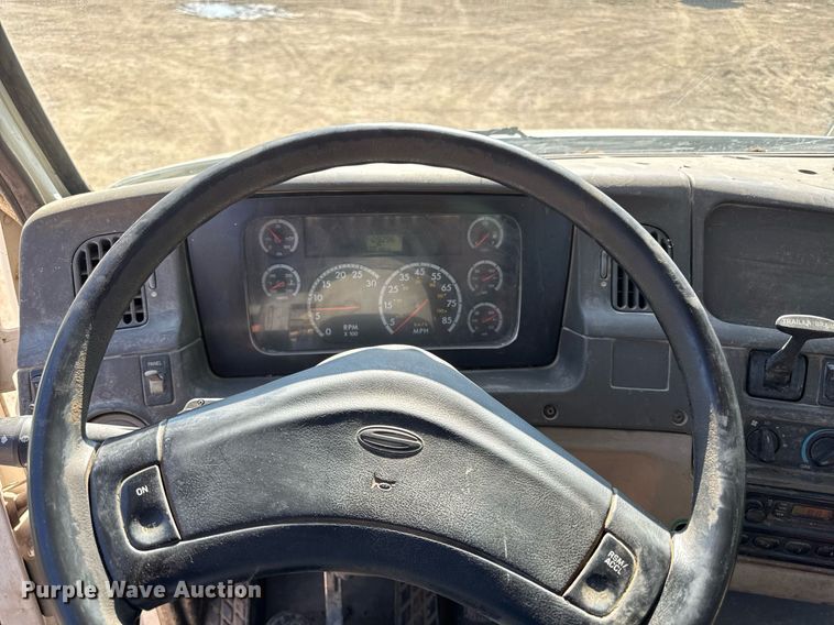 image for item DZ4079 2003 Sterling A9500 semi truck