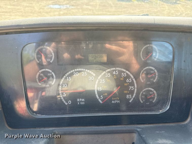 image for item DZ4079 2003 Sterling A9500 semi truck