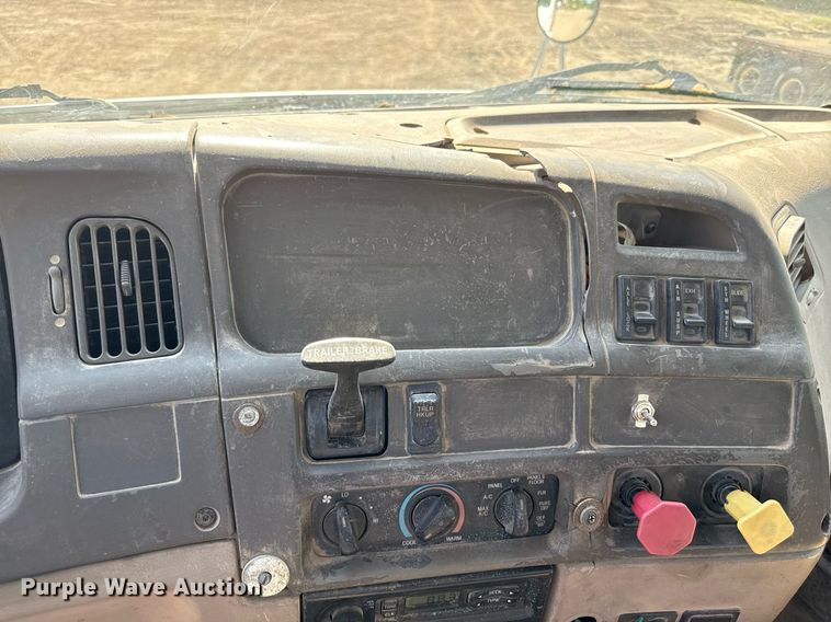 image for item DZ4079 2003 Sterling A9500 semi truck