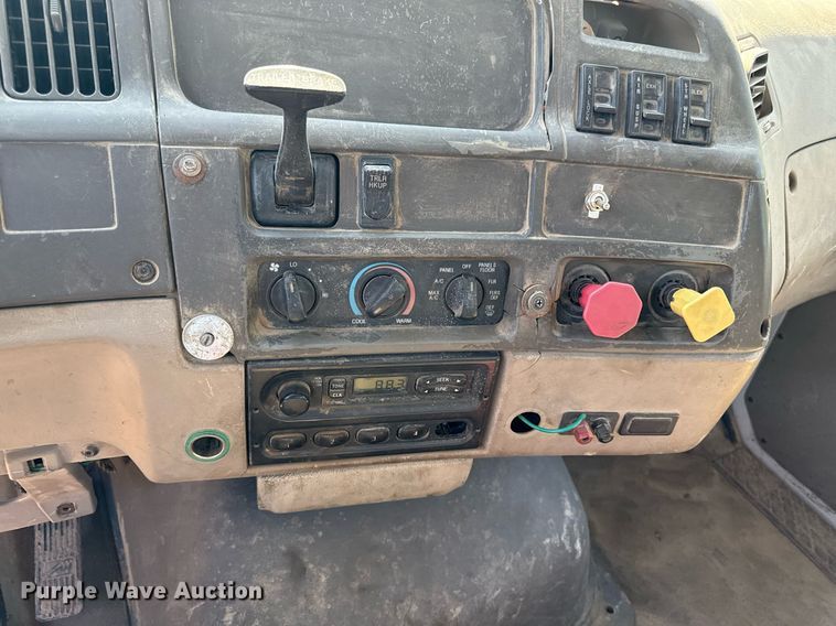 image for item DZ4079 2003 Sterling A9500 semi truck