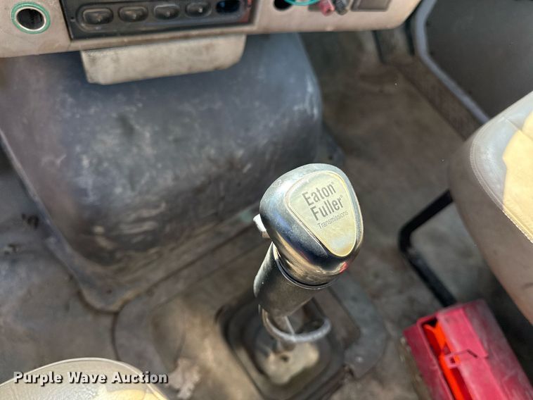 image for item DZ4079 2003 Sterling A9500 semi truck