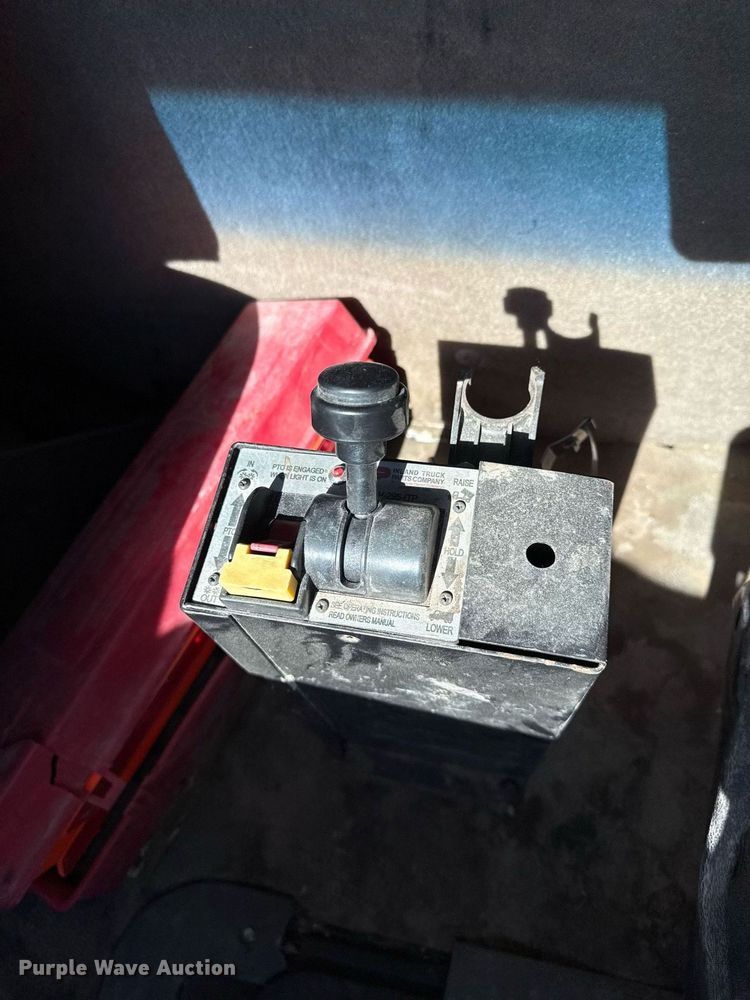 image for item DZ4079 2003 Sterling A9500 semi truck