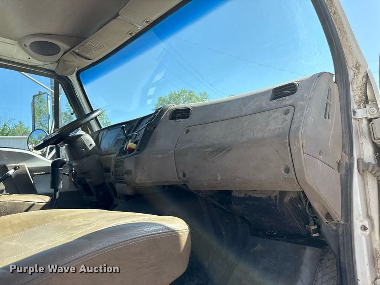 image for item DZ4079 2003 Sterling A9500 semi truck