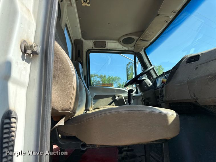 image for item DZ4079 2003 Sterling A9500 semi truck