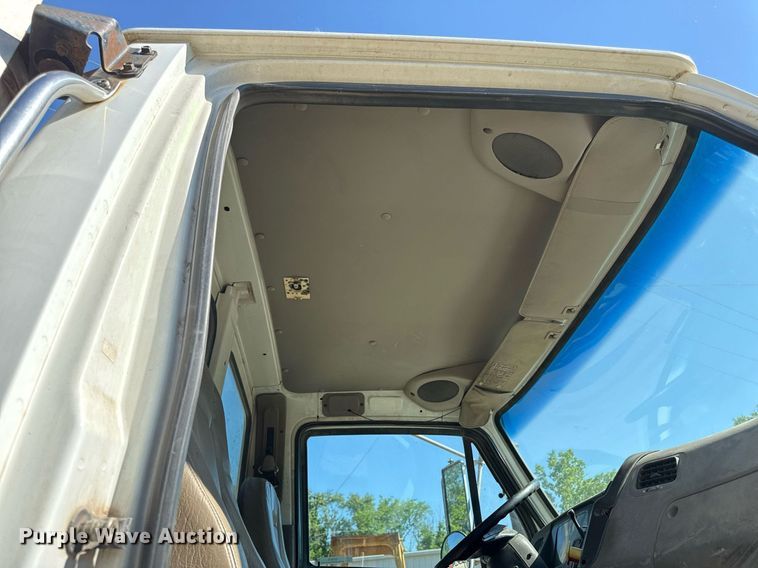 image for item DZ4079 2003 Sterling A9500 semi truck