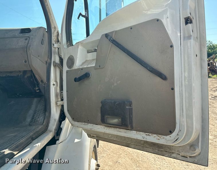 image for item DZ4079 2003 Sterling A9500 semi truck