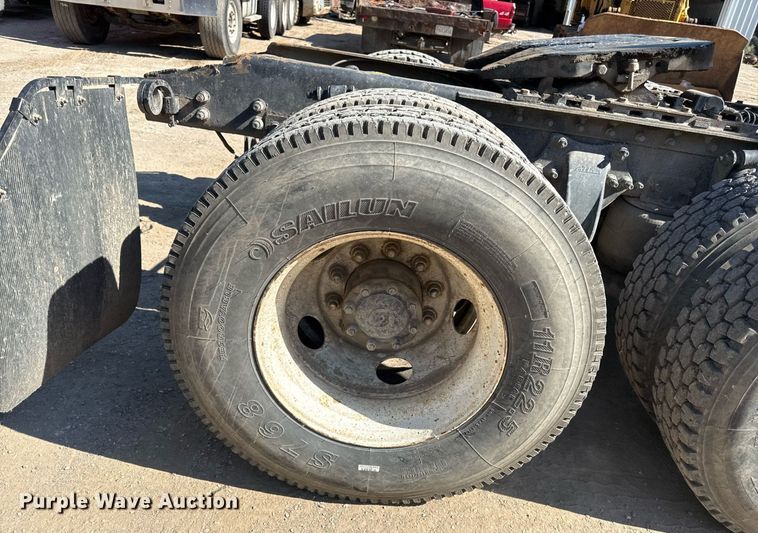 image for item DZ4079 2003 Sterling A9500 semi truck