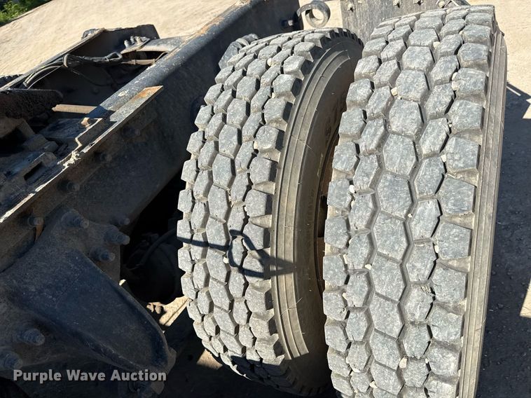 image for item DZ4079 2003 Sterling A9500 semi truck