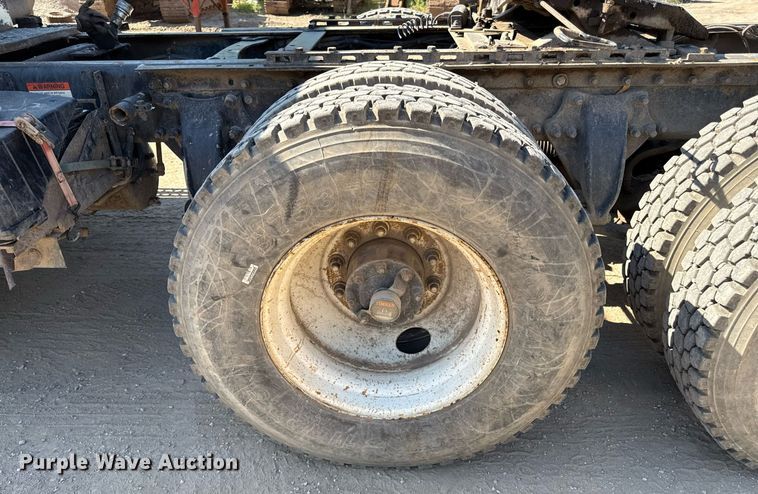 image for item DZ4079 2003 Sterling A9500 semi truck