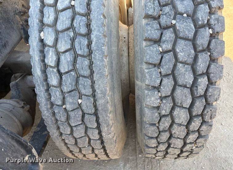 image for item DZ4079 2003 Sterling A9500 semi truck