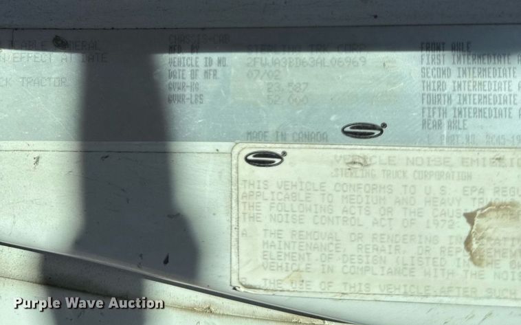 image for item DZ4079 2003 Sterling A9500 semi truck