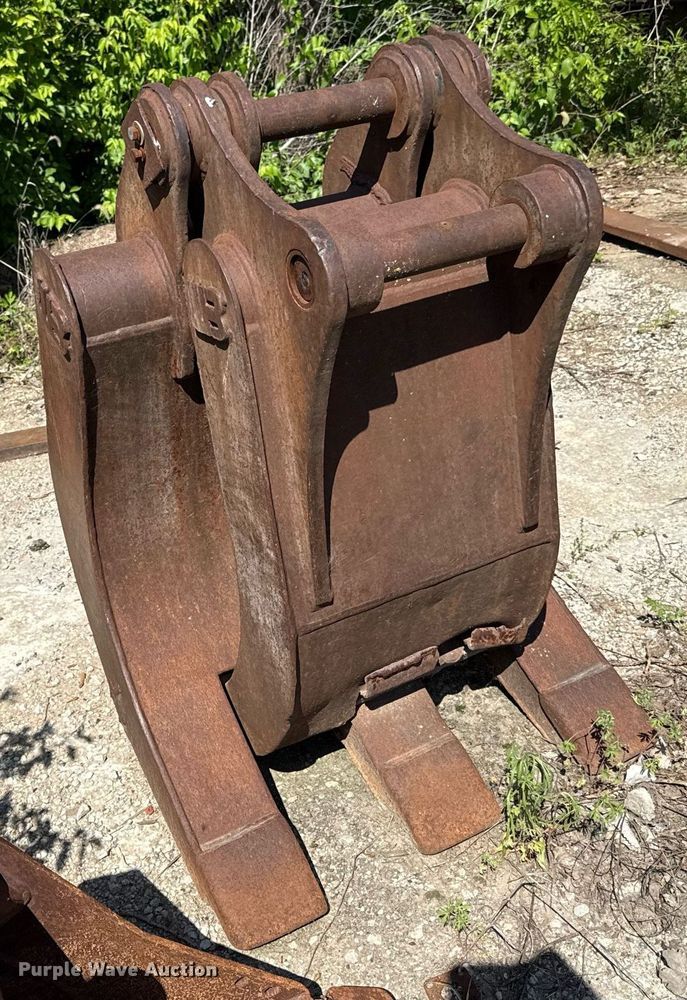 image for item DZ4080 WB excavator grapple