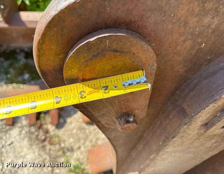 image for item DZ4080 WB excavator grapple