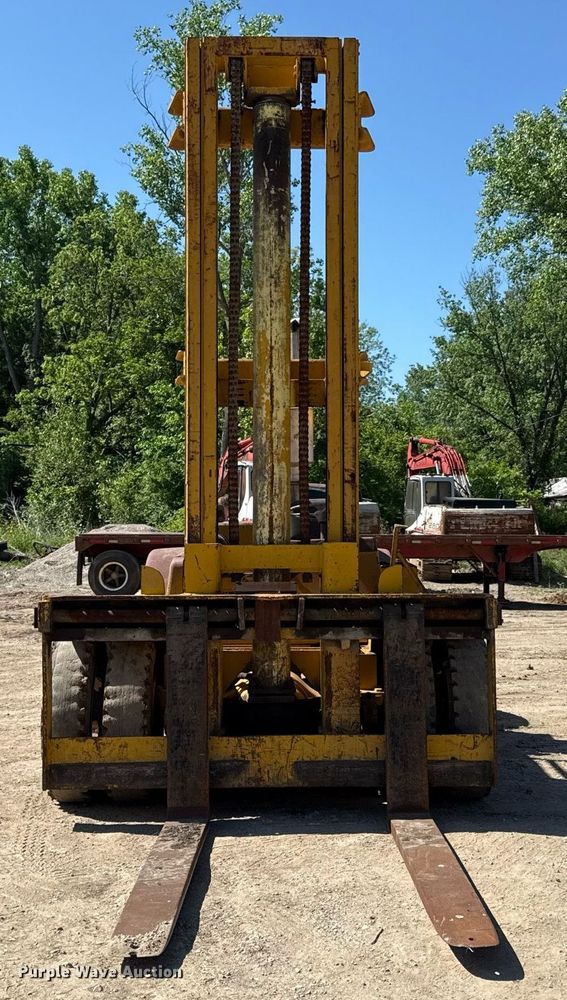 image for item DZ4081 Hyster 200 forklift