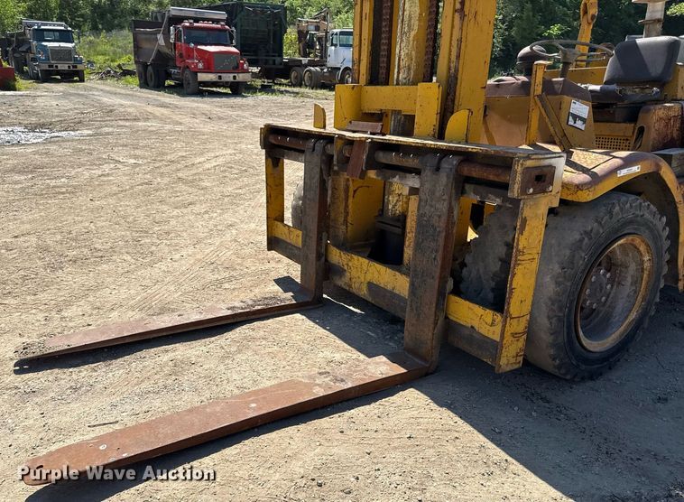 image for item DZ4081 Hyster 200 forklift