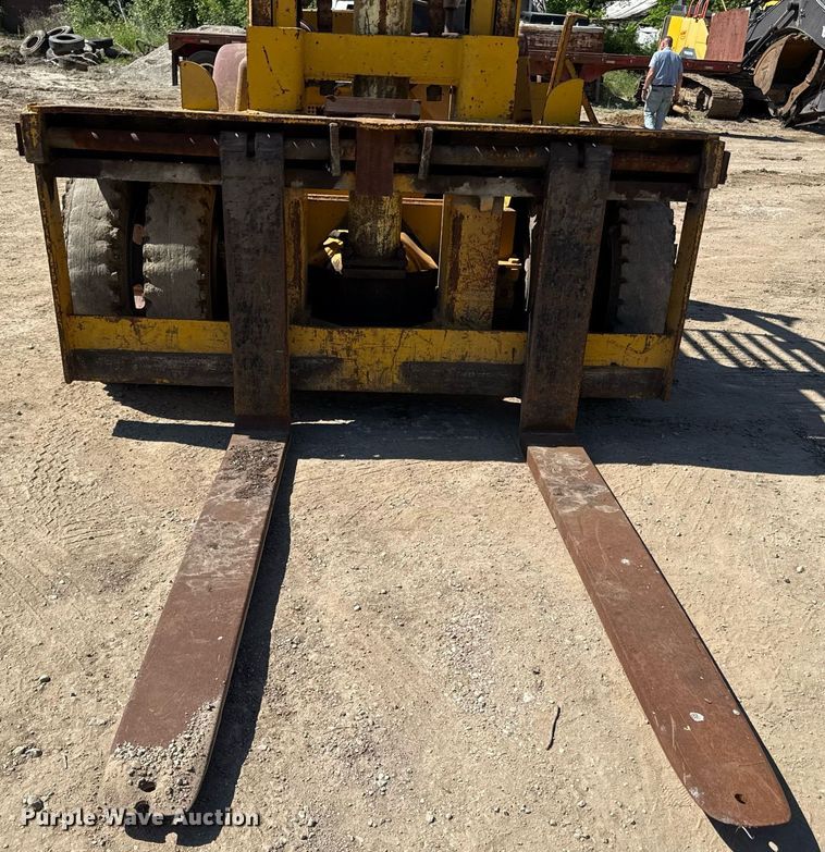 image for item DZ4081 Hyster 200 forklift