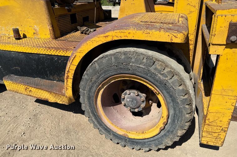 image for item DZ4081 Hyster 200 forklift