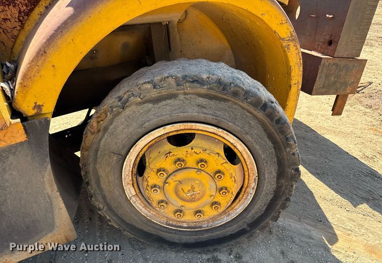 image for item DZ4081 Hyster 200 forklift