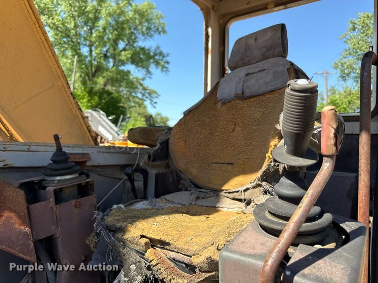 image for item DZ4083 MDI Yutanti MD120 excavator