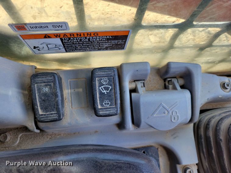 image for item EA2437 2017 Kubota SVL 75-2 tracked skid steer loader