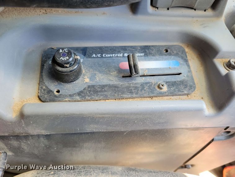 image for item EA2437 2017 Kubota SVL 75-2 tracked skid steer loader