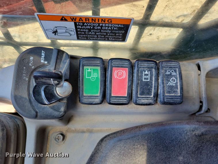 image for item EA2437 2017 Kubota SVL 75-2 tracked skid steer loader