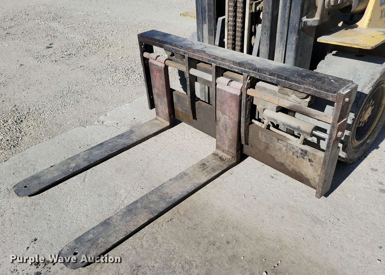 image for item EA2443 Hyster 80 XL2 forklift