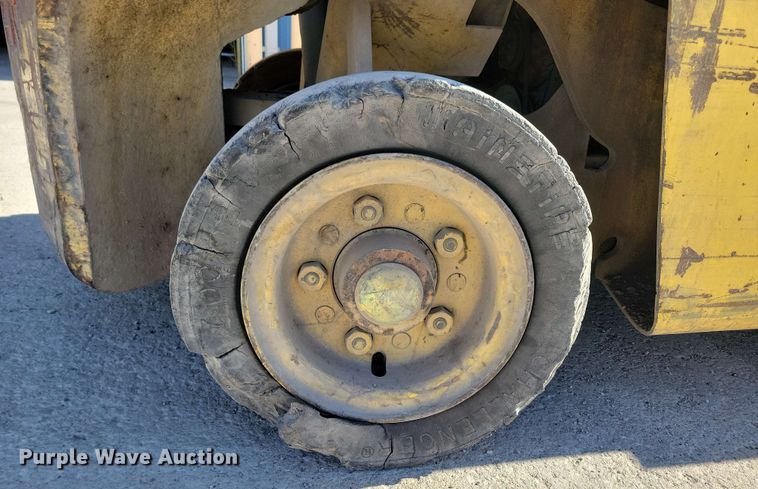 image for item EA2443 Hyster 80 XL2 forklift