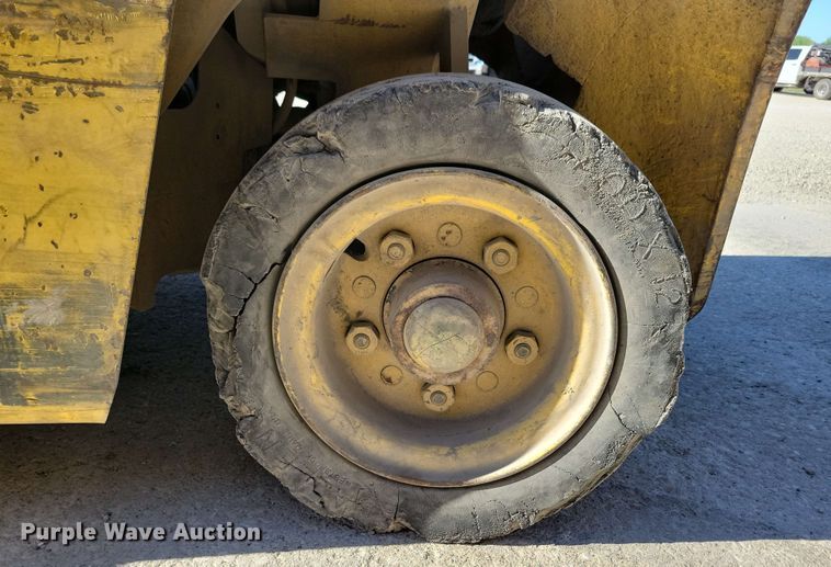 image for item EA2443 Hyster 80 XL2 forklift