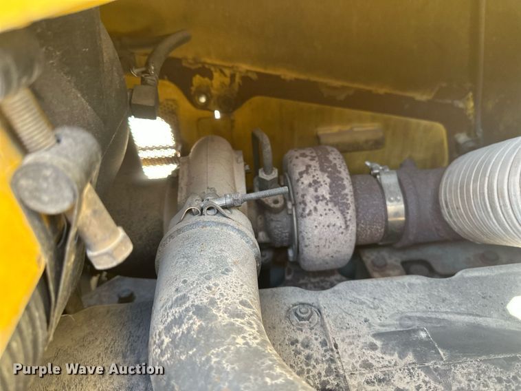 image for item EB2495 2008 Komatsu  D51PX-22 dozer