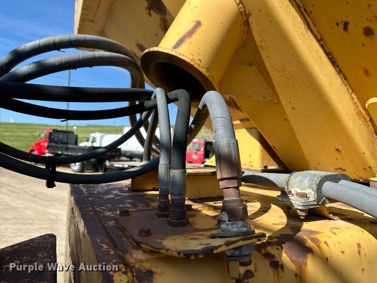 image for item EB2497 1996 Caterpillar  D400E articulated haul truck