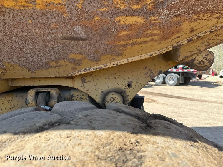 image for item EB2497 1996 Caterpillar  D400E articulated haul truck